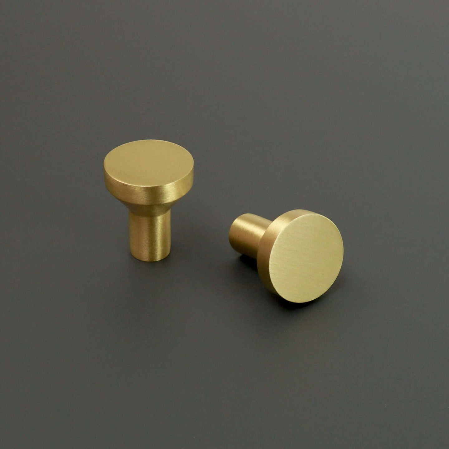 Brass peg knog cabinet handles.